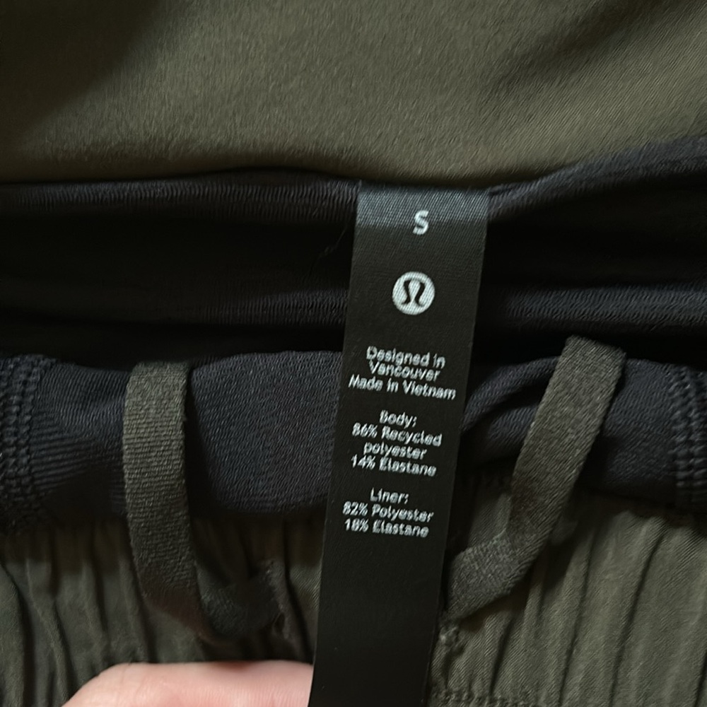 NWOT men’s lulu shorts - Picture 2 of 4